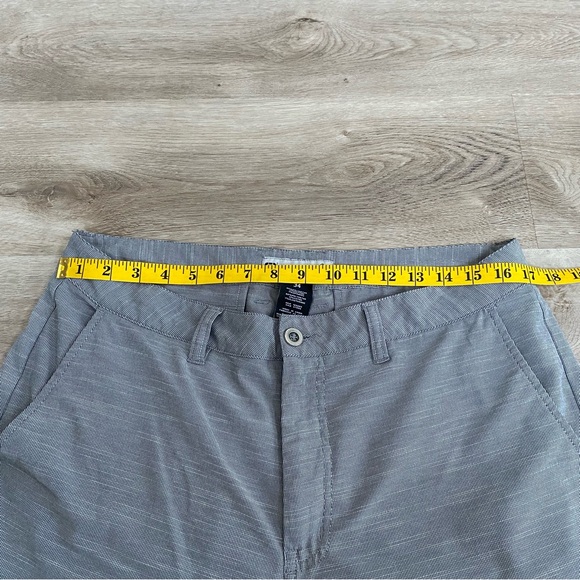 Travis Mathew Shorts Size 34 Golf Performance Casual Stretch 10” Inseam Gray - Picture 3 of 6